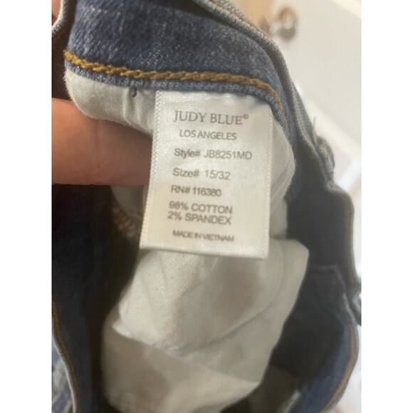 Judy Blue distressed jeans - Picture 6 of 11